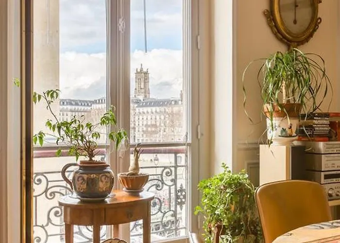 Veeve - Overlooking The Seine On Ile De La Cite