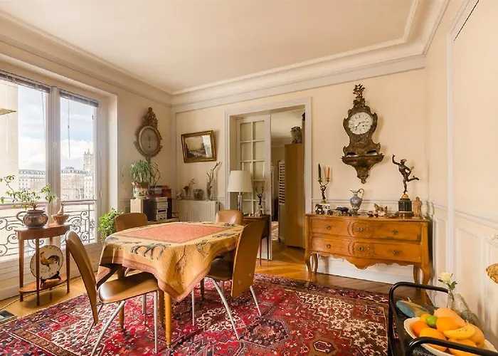 Veeve - Overlooking The Seine On Ile De La Cite