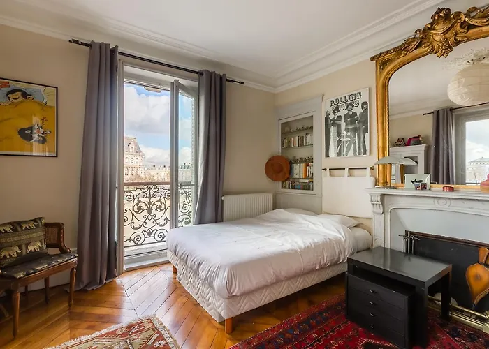 Veeve - Overlooking The Seine On Ile De La Cite *