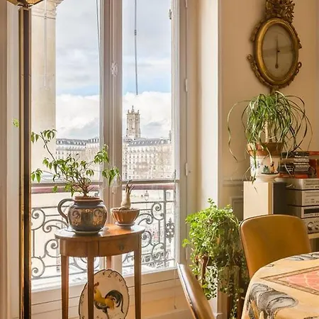 Veeve - Overlooking The Seine On Ile De La Cite