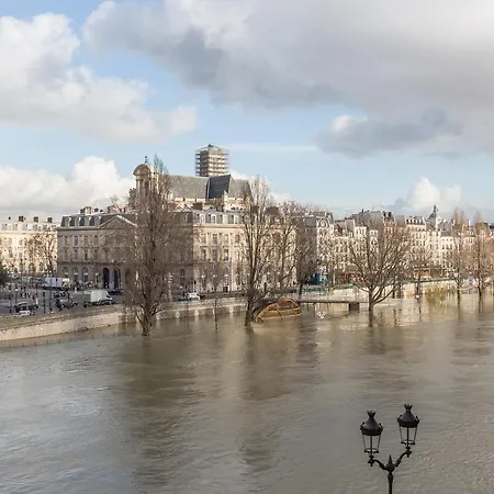 Veeve - Overlooking The Seine On Ile De La Cite דירה