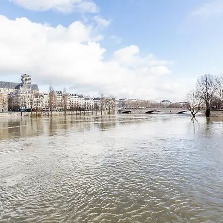 Veeve - Overlooking The Seine On Ile De La Cite דירה *