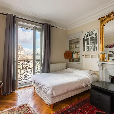 Veeve - Overlooking The Seine On Ile De La Cite *