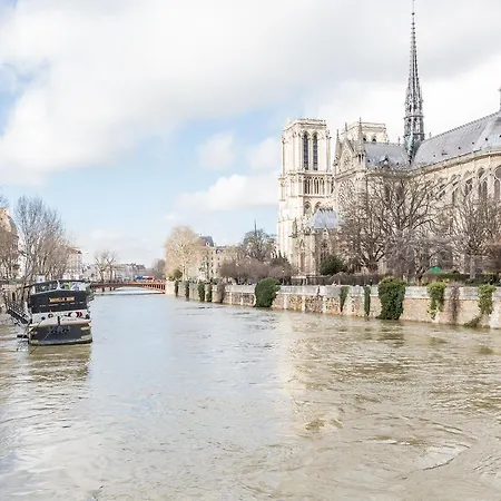 דירה Veeve - Overlooking The Seine On Ile De La Cite *
